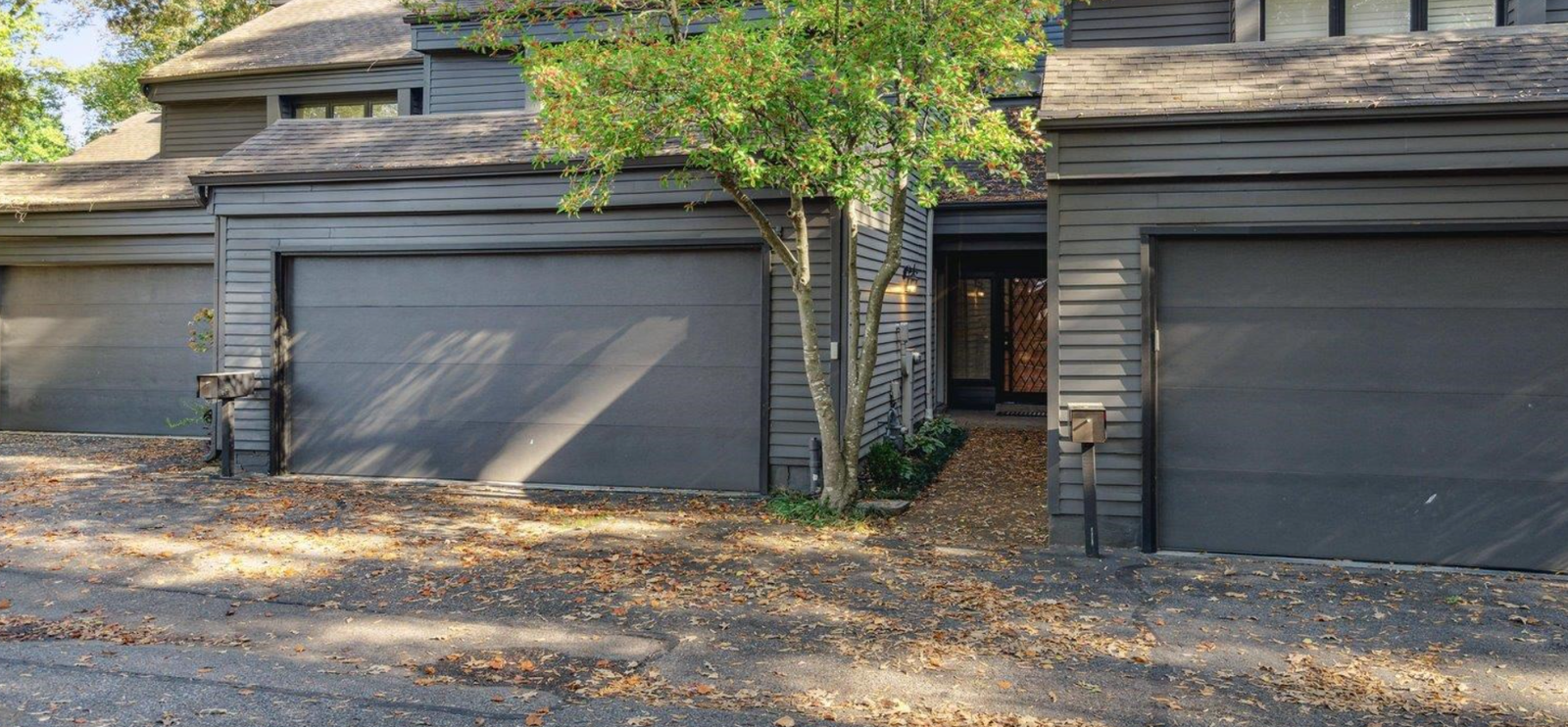 Local garage door repair services in Reynoldsburg, OH by Reynoldsburg Garage Door Repair.