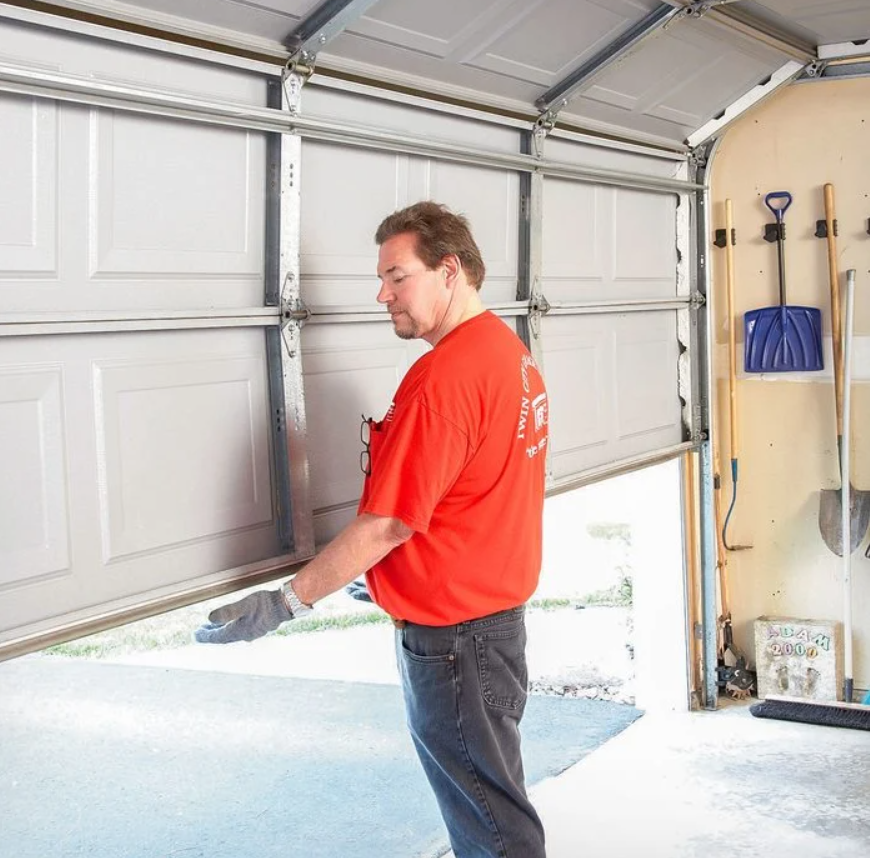 Same-day garage door repair service of Reynoldsburg Garage Door Repair expert in Reynoldsburg, OH.